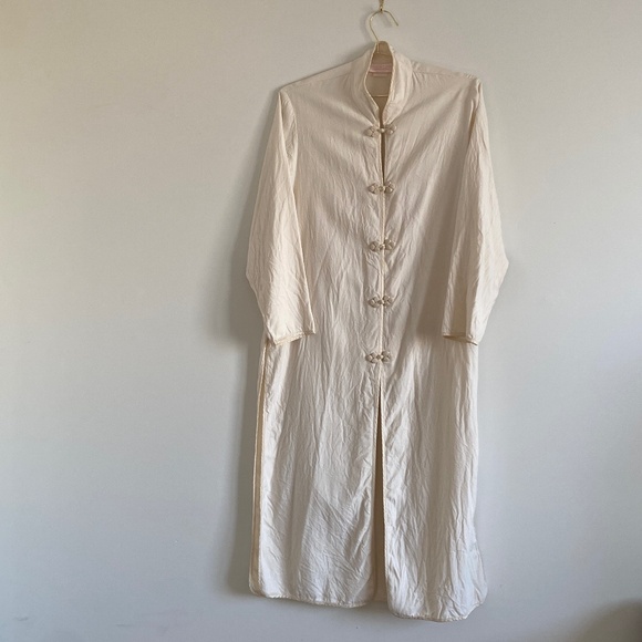 Christine Vancouver Silk Robe — Ivory (M, Late 80s–Early 90s) - Picture 9 of 10